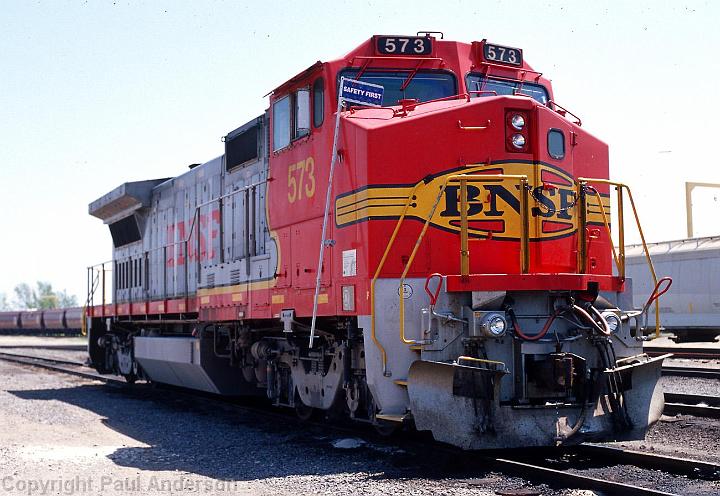 BNSF 573 B40-8W.jpg